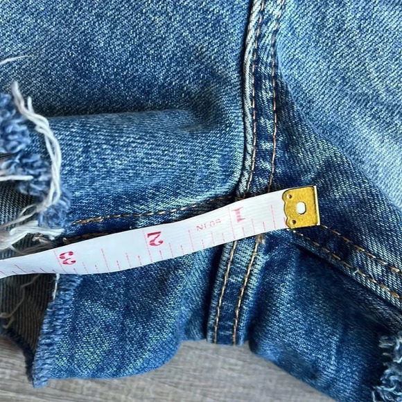 Everlane The Cheeky Denim Short - Picture 8 of 10